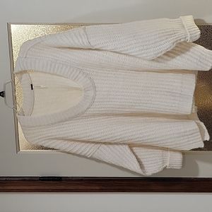 FREE PEOPLE S oversized snuggly sweater w/ scoop neckline EUC